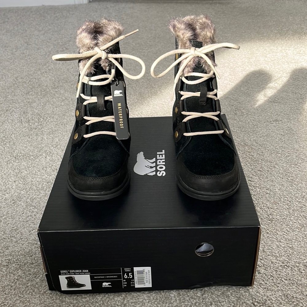 New in box Sorel Explorer Joan boot, size 6.5, black suede